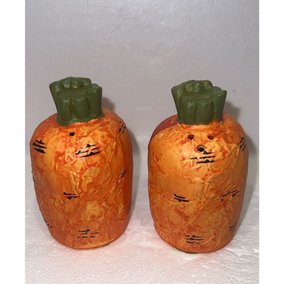 Vintage HOLT HOWARD Salt Pepper Shakers CARROT Pair Shaped Foil Label RARE! - Picture 2 of 8